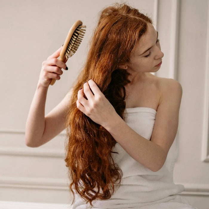 Caída del pelo en otoño: causas y cómo solucionarlo